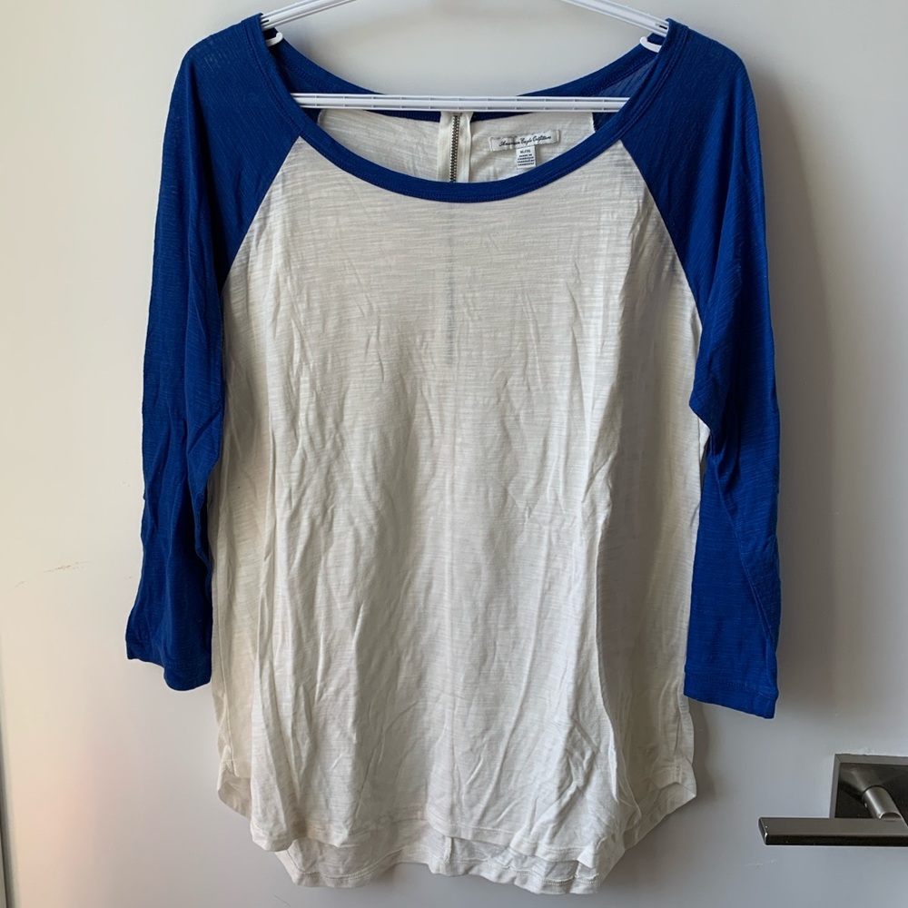 🇨🇦 American Eagle Outfitters White and Blue Baseball Top